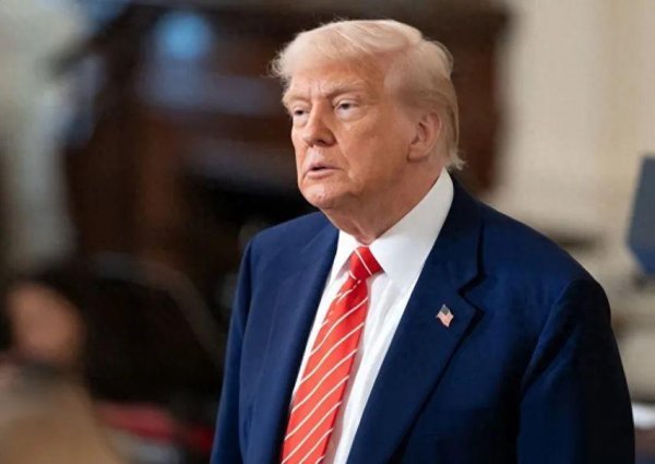 股票配资最新报价 100%关税来袭，特朗普翻脸了？要对中国下手，美国人先坐不住了